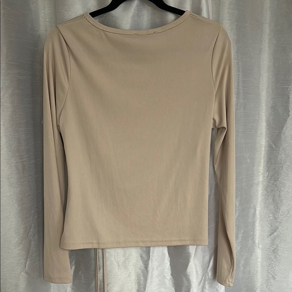 Elegant Beige Ruched Long Sleeve Top - Picture 5 of 5